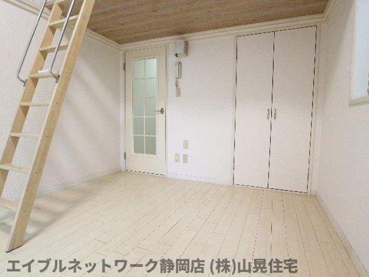 静岡県静岡市葵区水道町(アパート)の賃貸物件の居間