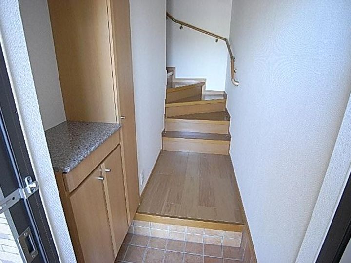 奈良県天理市石上町(アパート)の賃貸物件の玄関