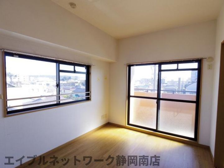 グランドゥール稲川201の内装