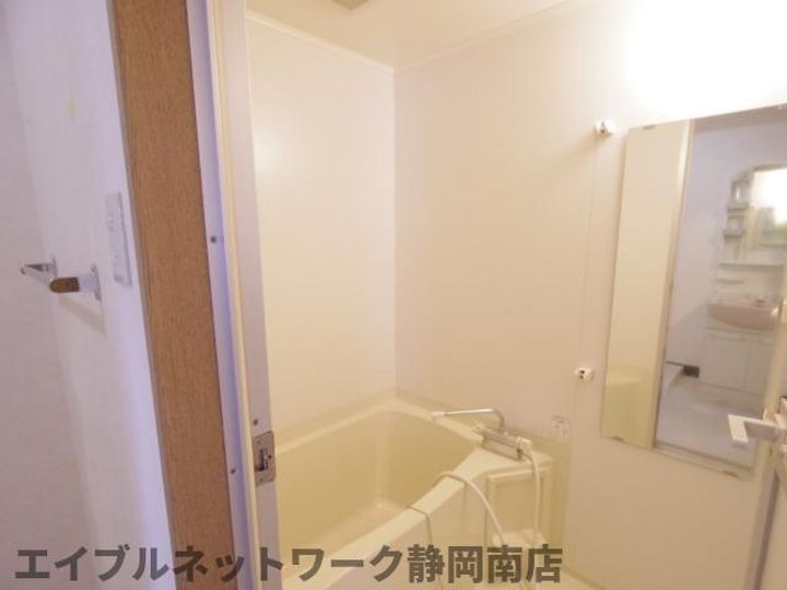 グランドゥール稲川201の風呂