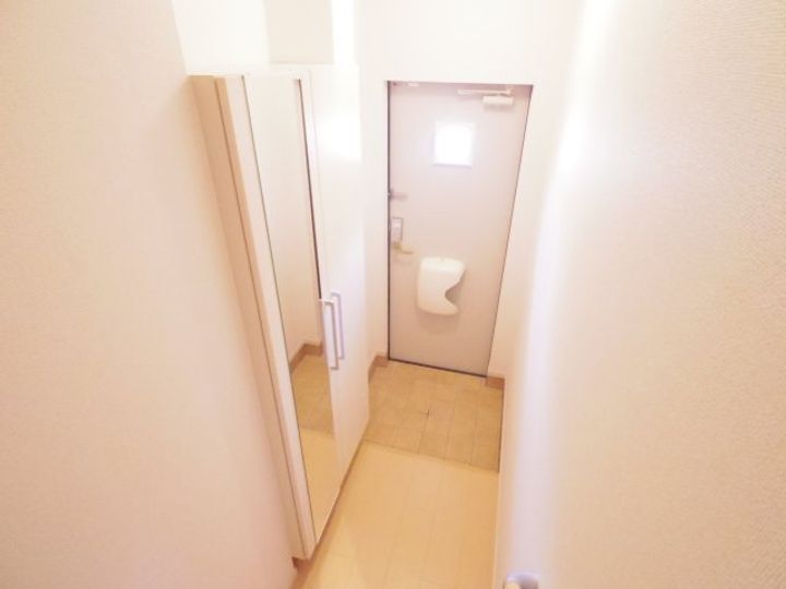 奈良県天理市田部町(アパート)の賃貸物件の玄関