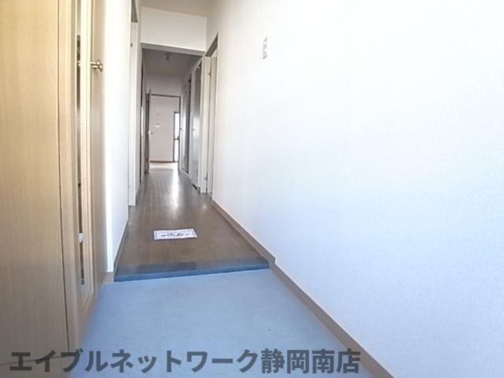 スーペリアS201の玄関