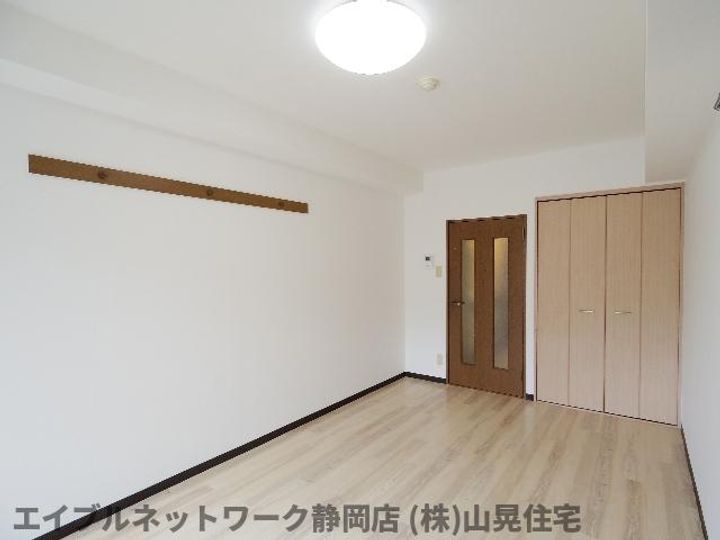 静岡県静岡市葵区両替町1丁目(マンション)の賃貸物件の居間
