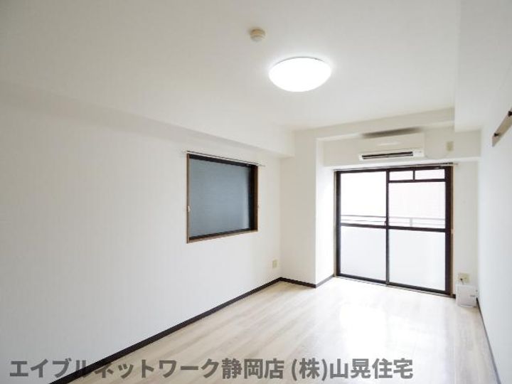 静岡県静岡市葵区両替町1丁目(マンション)の賃貸物件の居間