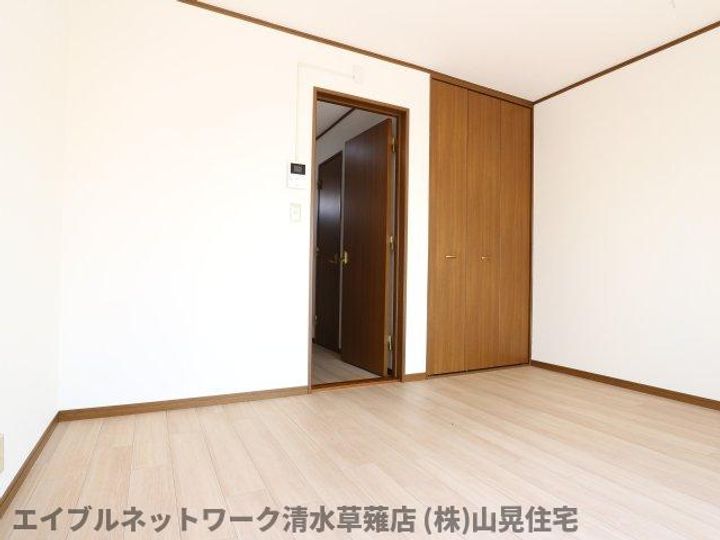 静岡県静岡市駿河区国吉田3丁目(アパート)の賃貸物件206の居間