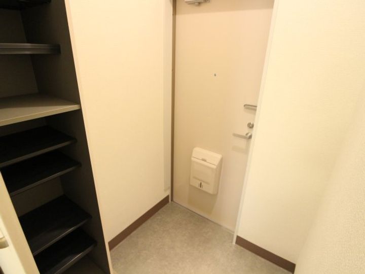 奈良県香芝市尼寺2丁目(マンション)の賃貸物件の玄関