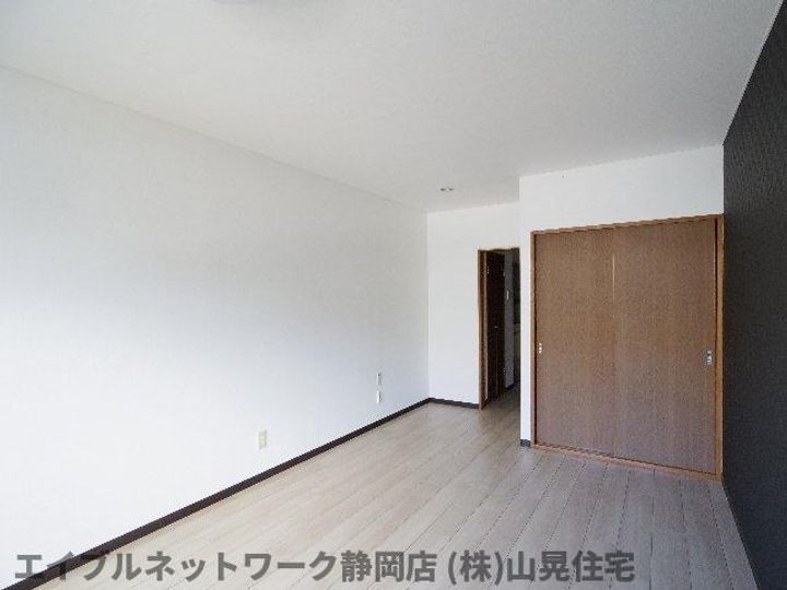 静岡県静岡市葵区巴町(マンション)の賃貸物件の居間