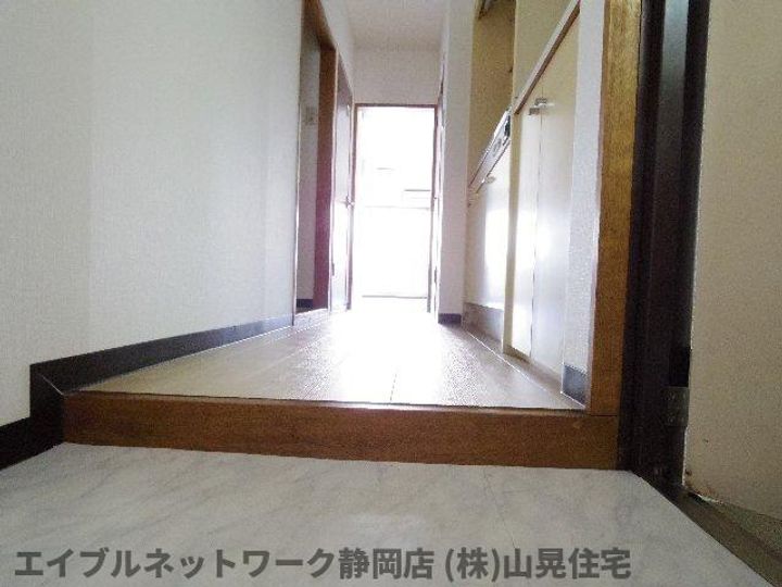 静岡県静岡市葵区巴町(マンション)の賃貸物件の玄関