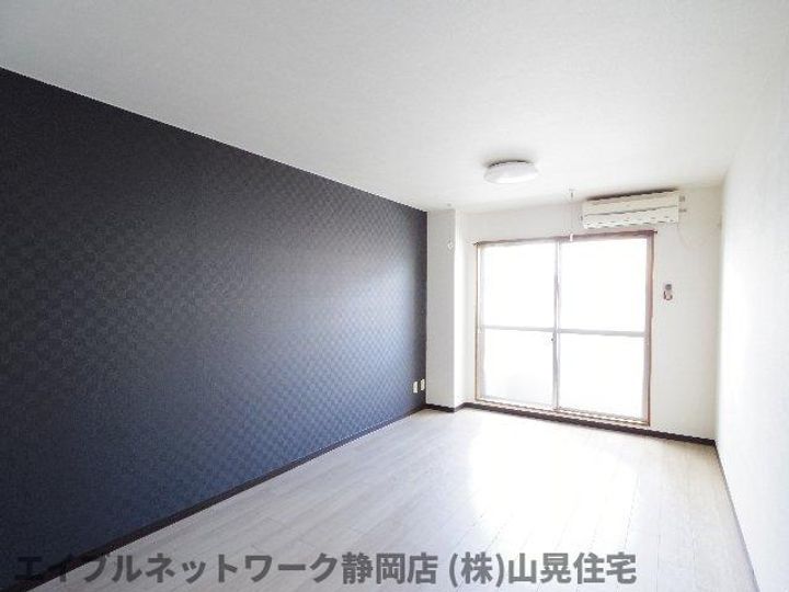 静岡県静岡市葵区巴町(マンション)の賃貸物件の居間