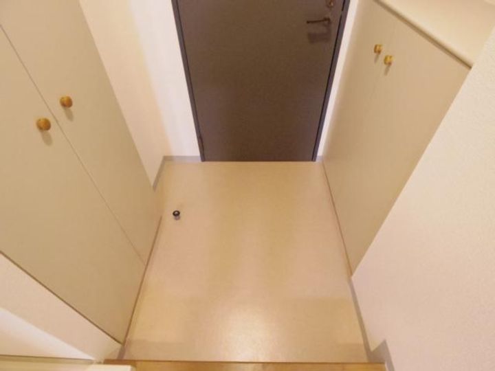 アーバンエース新大宮パルの玄関