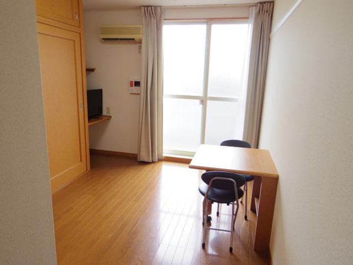 レオパレスYAMADAthreeの居間