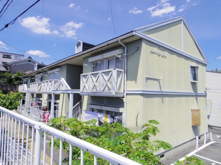 ピノハイツビスの外観
