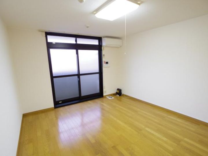 レオパレス冨田の居間