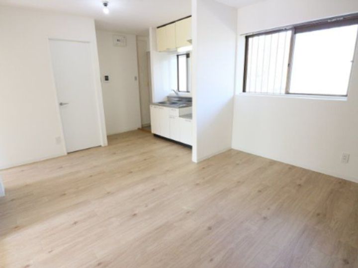 奈良県大和郡山市小泉町(マンション)の賃貸物件の居間