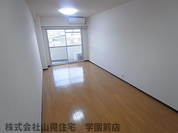 奈良県奈良市富雄元町2丁目(マンション)の賃貸物件の居間