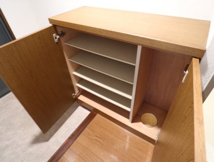 奈良県奈良市神殿町(マンション)の賃貸物件の玄関