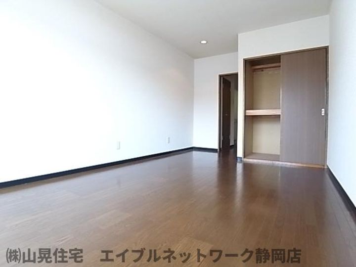静岡県静岡市葵区安東1丁目(マンション)の賃貸物件の居間