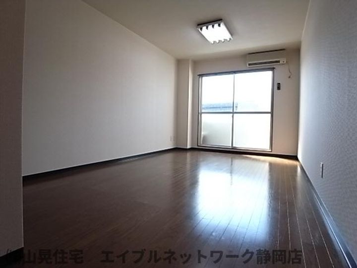 静岡県静岡市葵区安東1丁目(マンション)の賃貸物件の居間