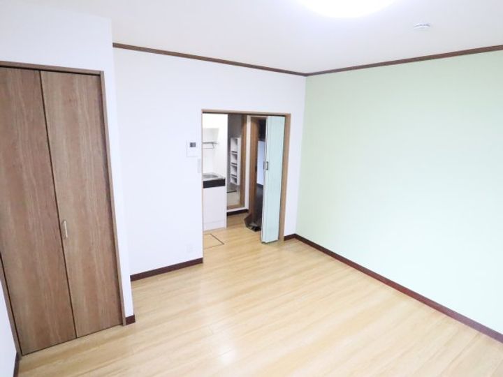 奈良県奈良市油留木町(アパート)の賃貸物件201の居間