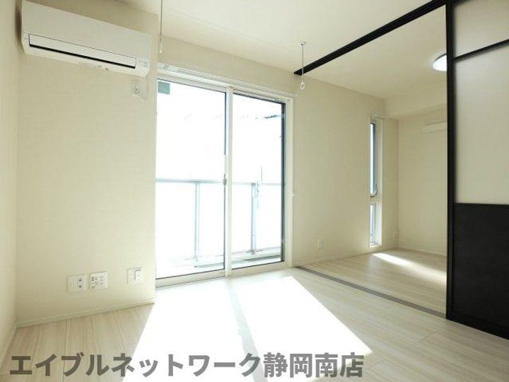 静岡県静岡市駿河区津島町(アパート)の賃貸物件205の居間