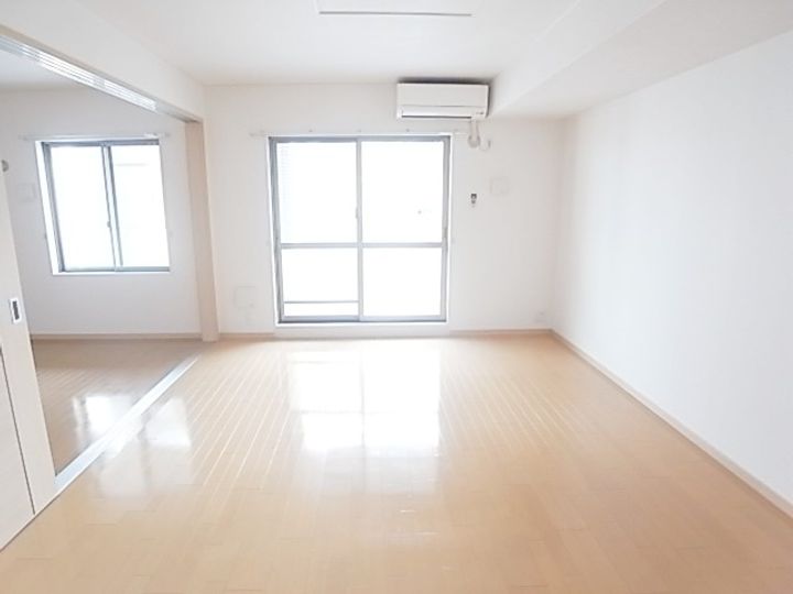 インフィニティ生駒の居間