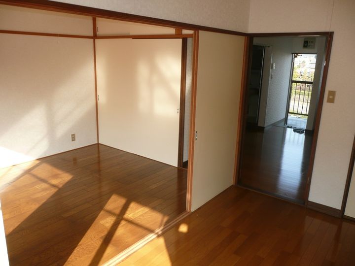 ラ・ヴェルディ龍舞1−3の居間