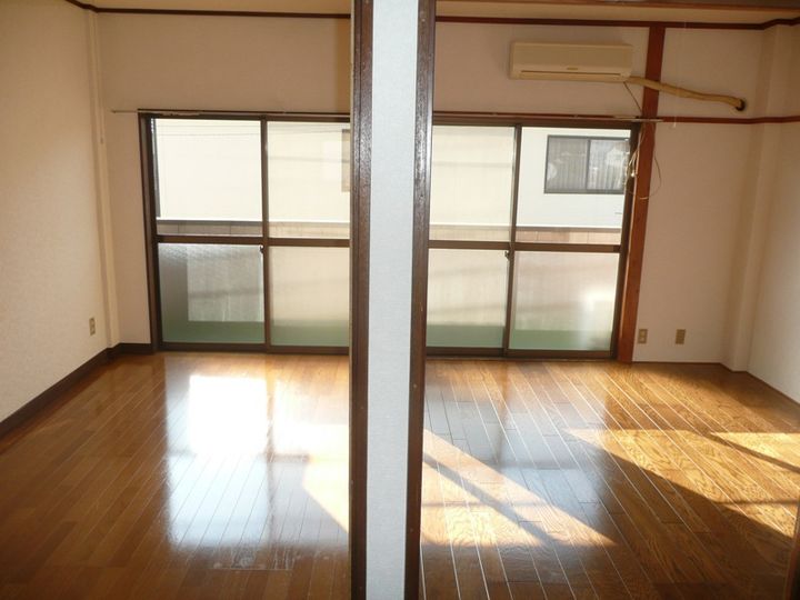 ラ・ヴェルディ龍舞1−3の居間