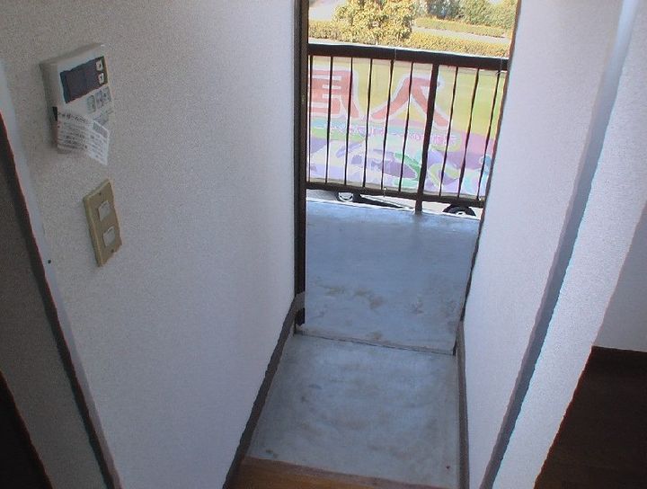 ラ・ヴェルディ龍舞1−3の玄関