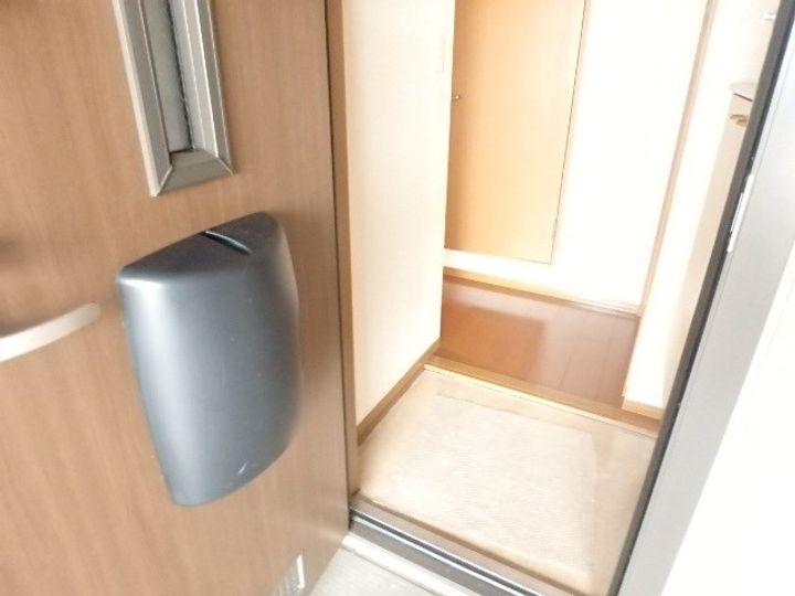 エレック B102の玄関