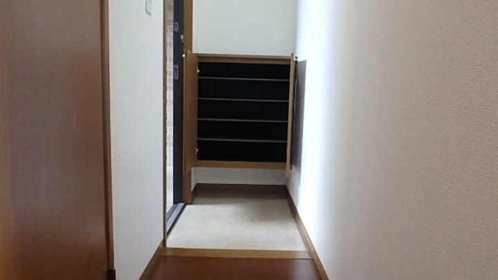 エレック B102の玄関