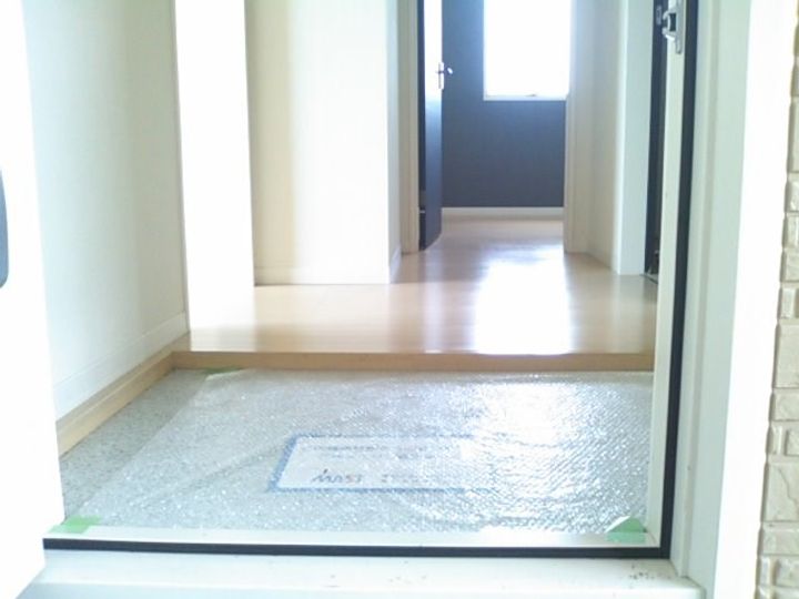 メゾンウィステリアB202の玄関