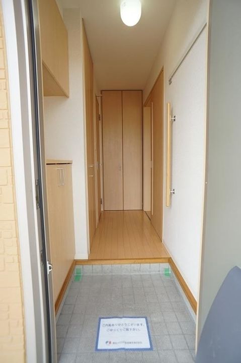 ラ・ファミリーナA102の玄関