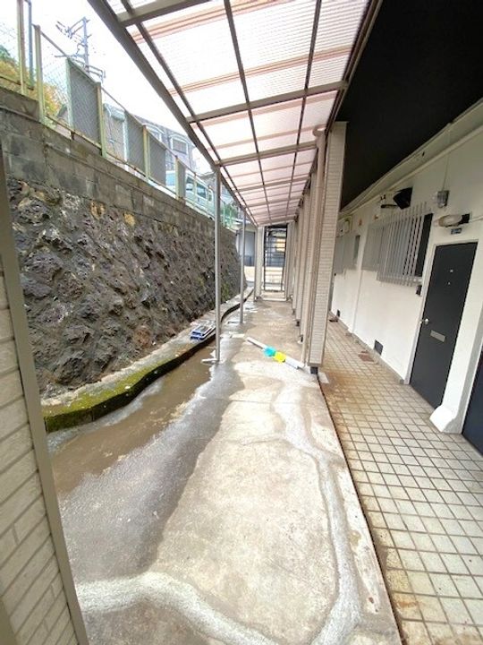 グランドハイツ107の玄関