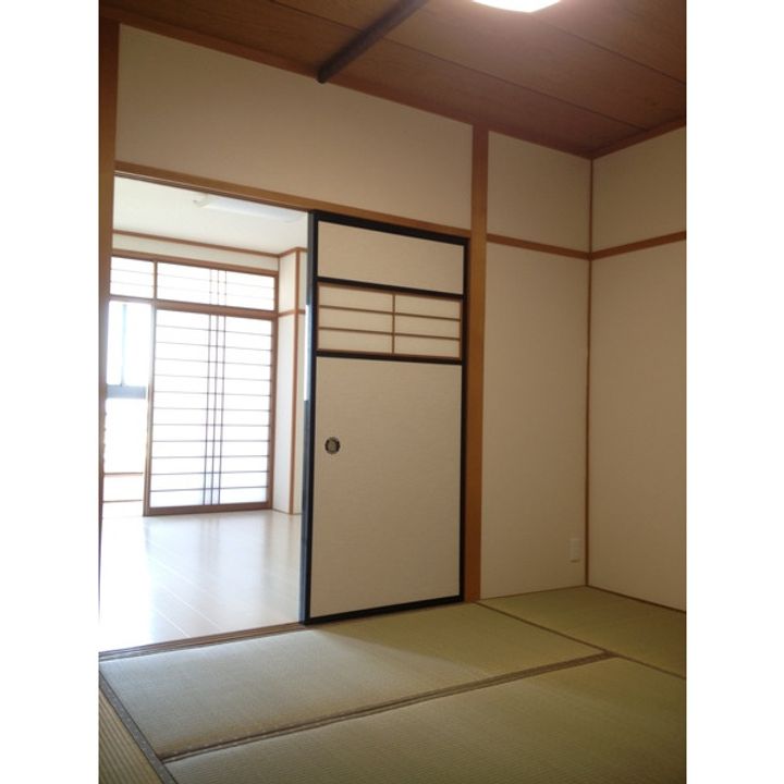 Ashiビルの内装