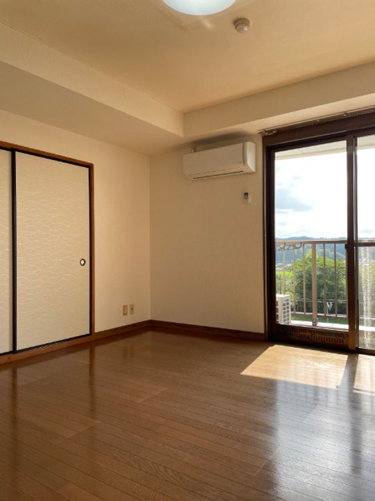 ロイヤルプリンスコハマビルの居間