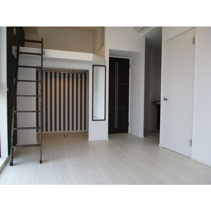 VILLA COURT CARROT6201の居間