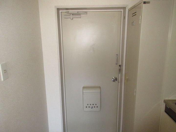 長野県長野市三輪9丁目(マンション)の賃貸物件の玄関