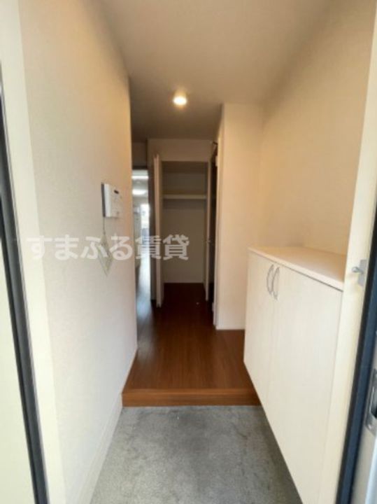 アヴァンセ岡町の玄関