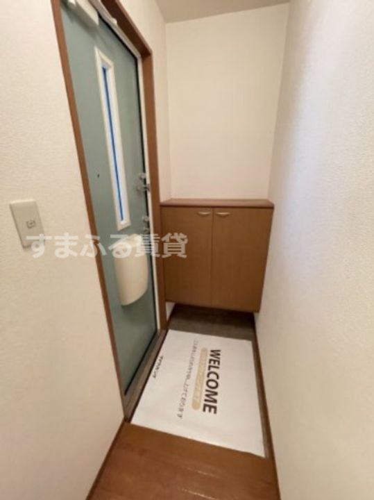 オリーブ A棟の玄関