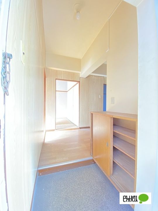 太田マンション105の玄関