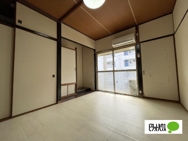 六十谷マンション17の居間