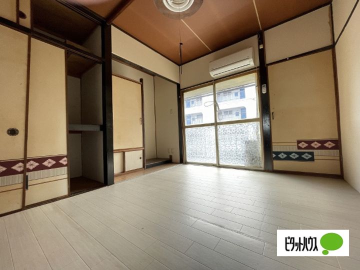 六十谷マンション18の居間