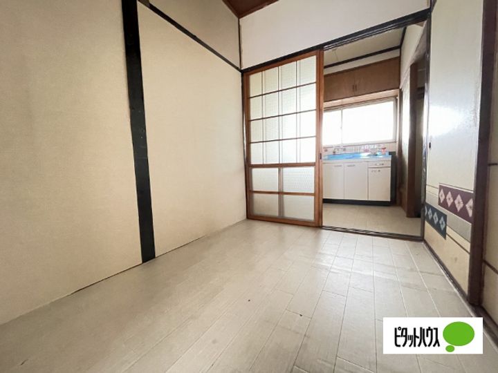 六十谷マンション18の居間