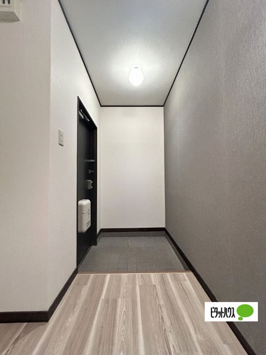 ハイツグランデ202の玄関