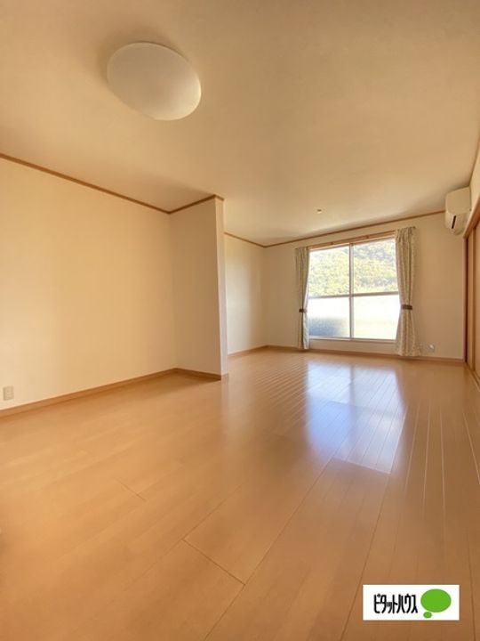 明伸マンション203の居間