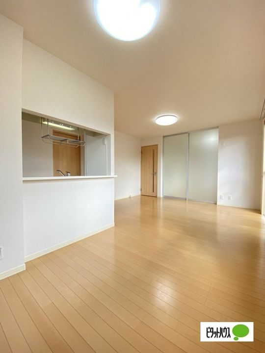 シャーメゾン下津野の居間