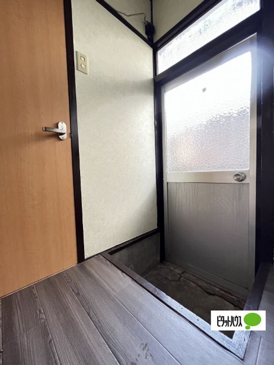 千秋荘105の玄関