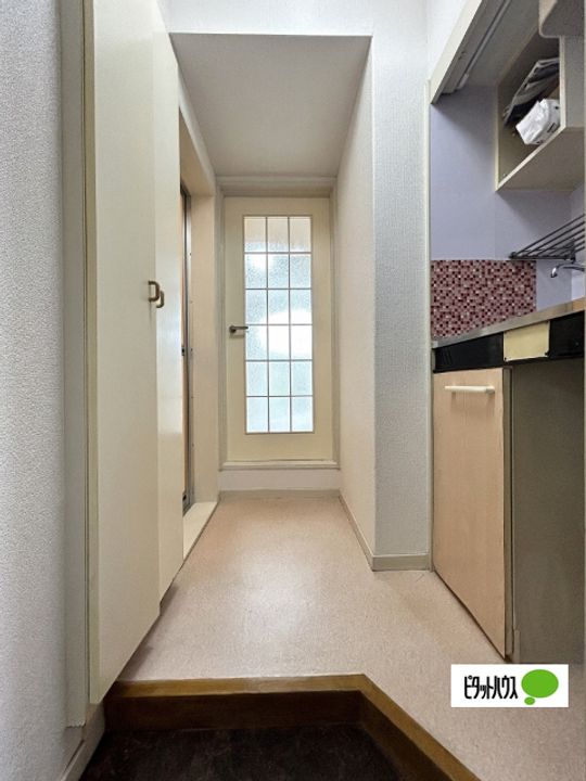 和歌山県和歌山市西浜3丁目の賃貸アパートの玄関