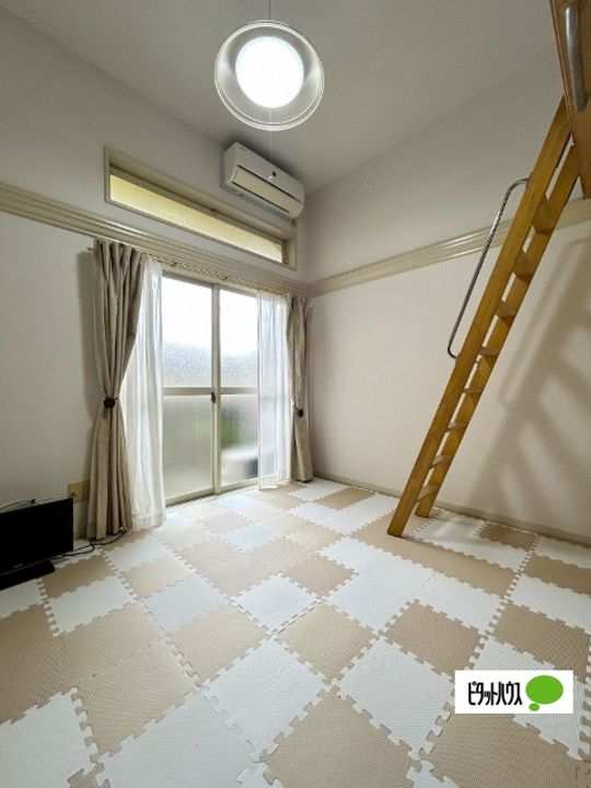 和歌山県和歌山市西浜3丁目の賃貸アパートの居間