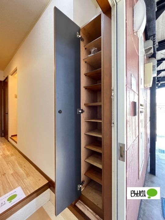 メディハイツ和歌川102の玄関